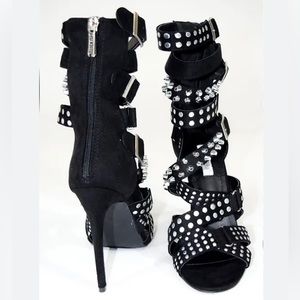 Cape Robbin Black Suzzy-124 Studded Stiletto
Heel Size 9